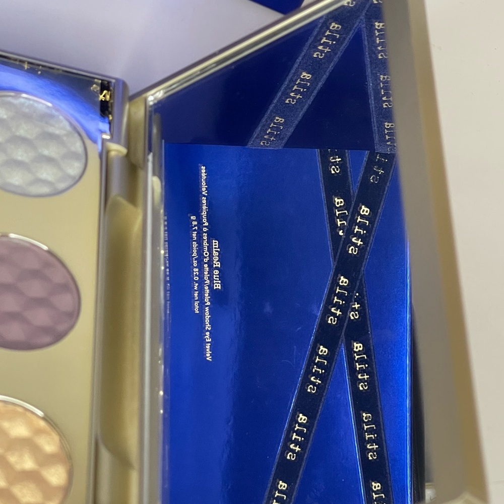 Stila Blue Realm Velvet Eye Shadow Palette - Picture 3 of 6